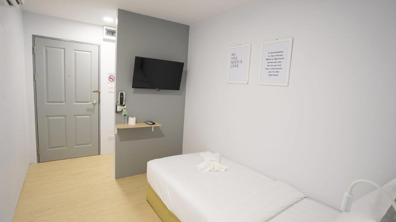 Manonta Budget Hotel Хатъяй Экстерьер фото
